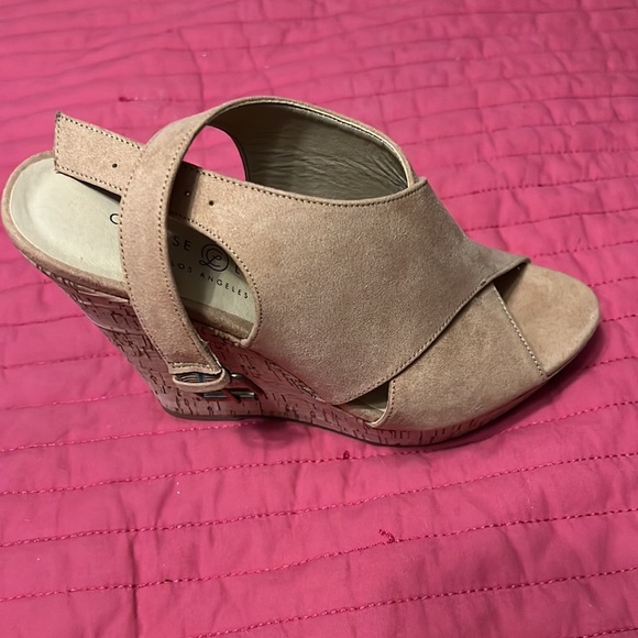 Nude Chinese Laundry Wedges- Size 8 - Picture 4 of 4